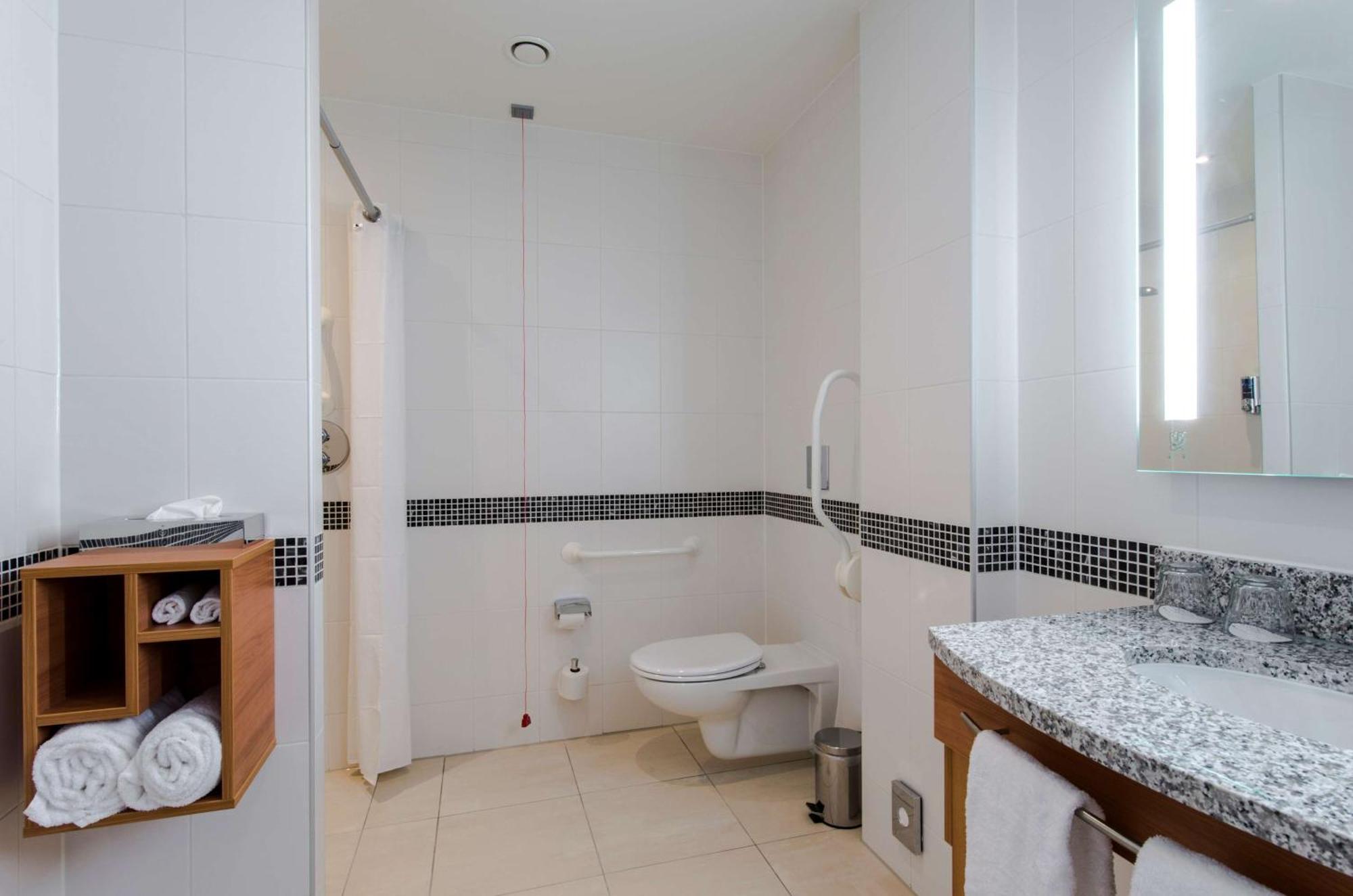Quarto Queen com 2 Camas - Acessível Para Hóspedes com Mobilidade Reduzida.
