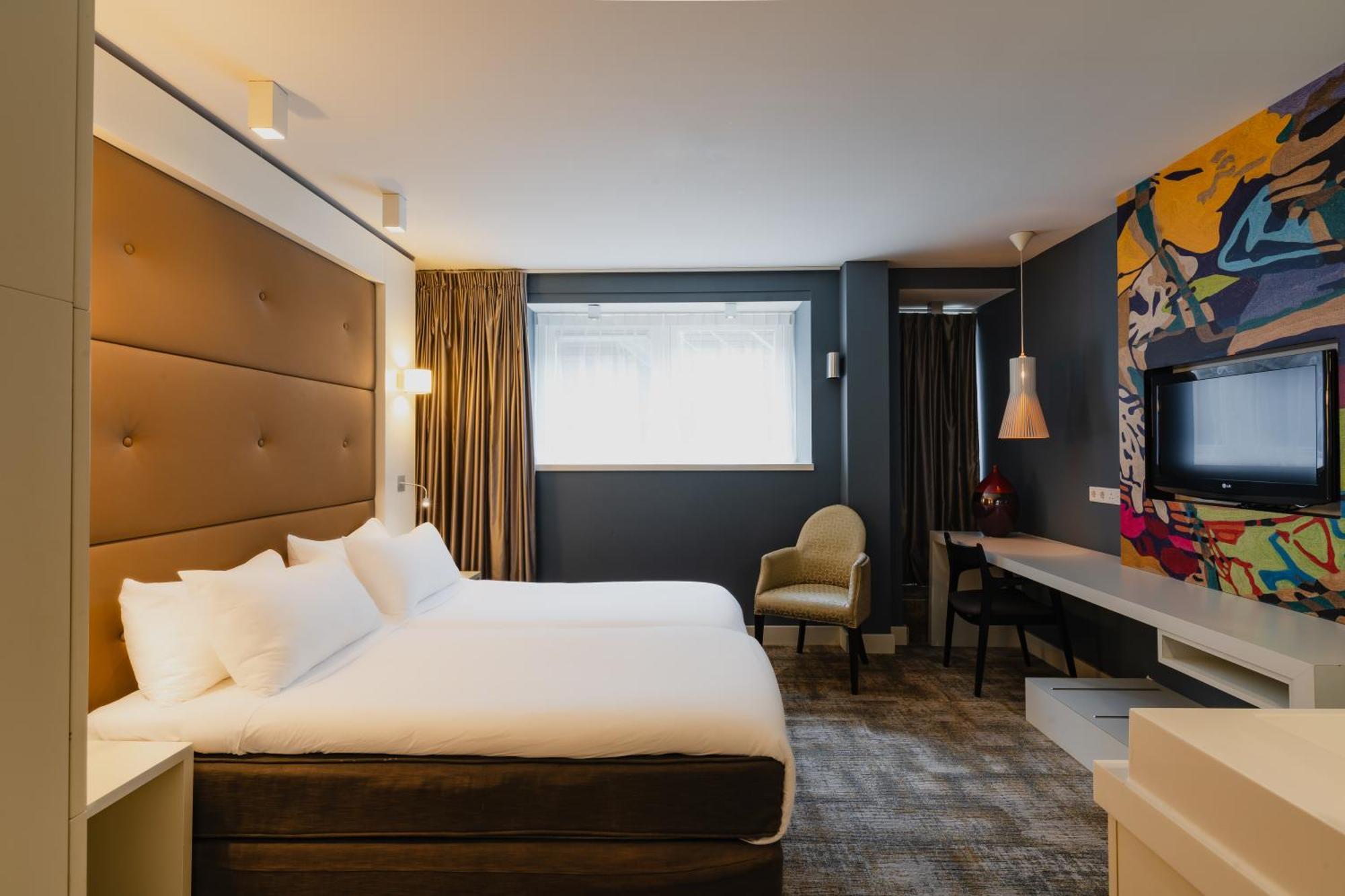 Quarto Executivo com Cama de Casal ou 2 de Solteiro