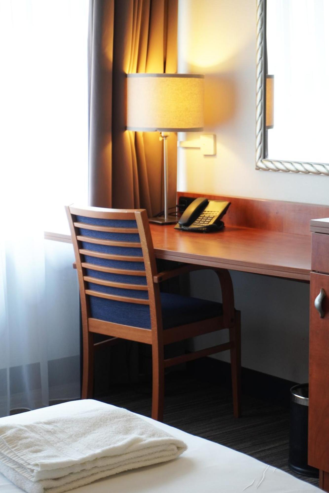 Quarto com 2 Camas de Solteiro